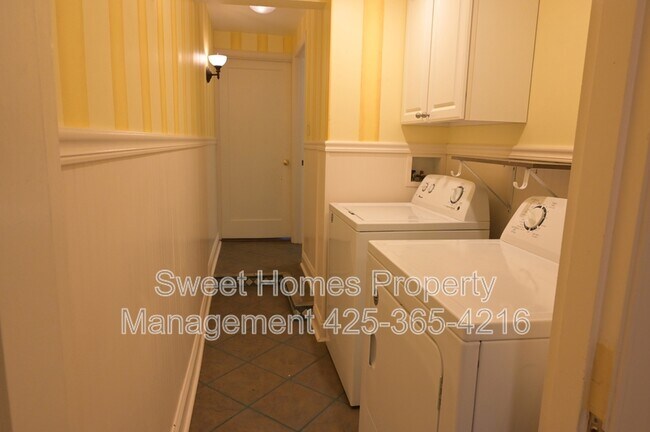 Building Photo - 1338 N 152nd St