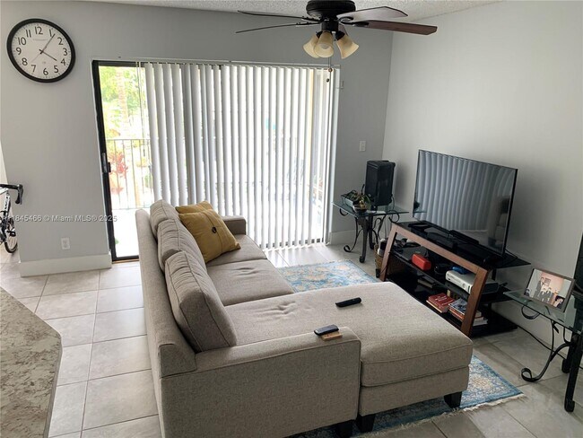 Building Photo - 9999 Summerbreeze Dr