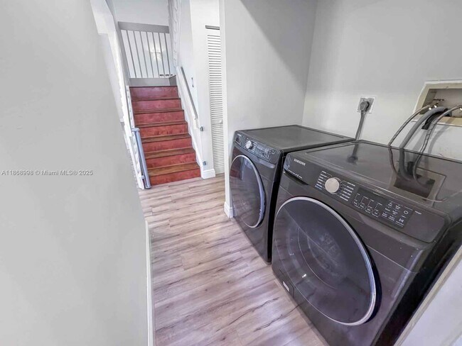 Building Photo - 1015 NW 125th Terrace