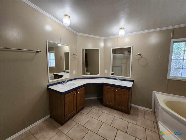 Building Photo - 922 Ashwood Dr