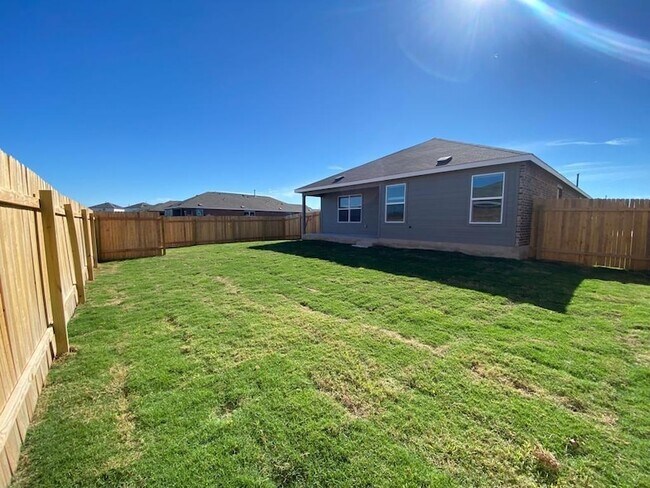 Building Photo - 404 Escondido Cir