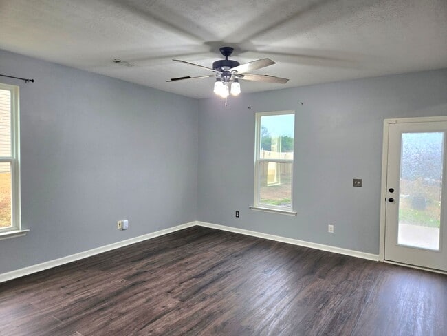 Building Photo - 3222 Alexandria Dr