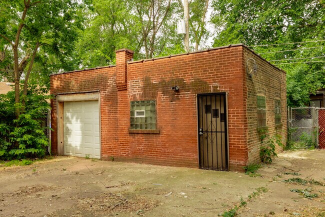 Building Photo - 7435 S Euclid Ave