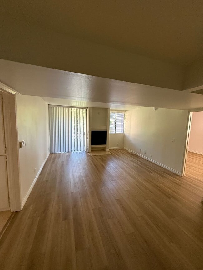 Building Photo - Spacious 2 Bedroom, 2 Bathroom, Canoga Park Condominium for Lease!