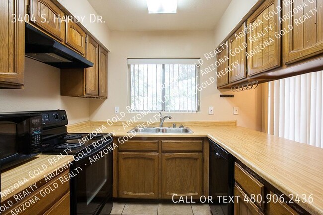 Building Photo - 3404 S Hardy Dr