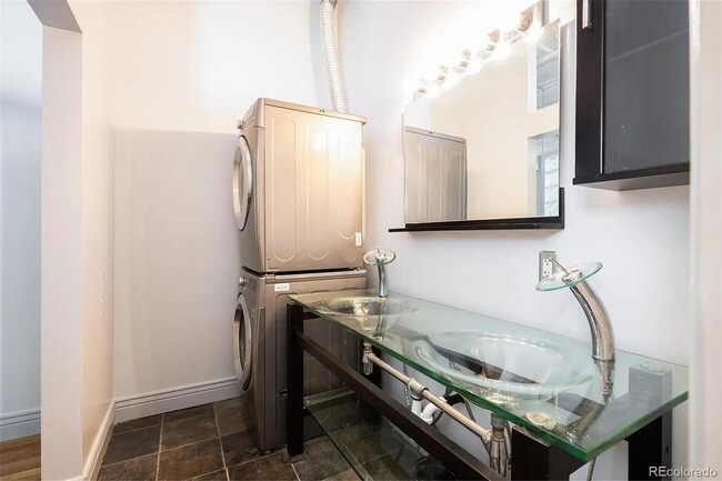 Building Photo - 2261 Blake St