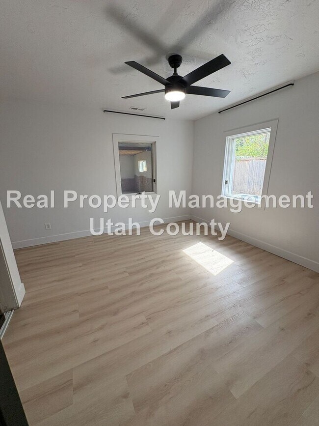 Building Photo - Lower Price! Large Cedar Hills home
