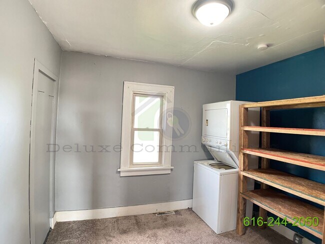 Building Photo - 3 Bedroom (with an extra room) Home Available in Marne, MI