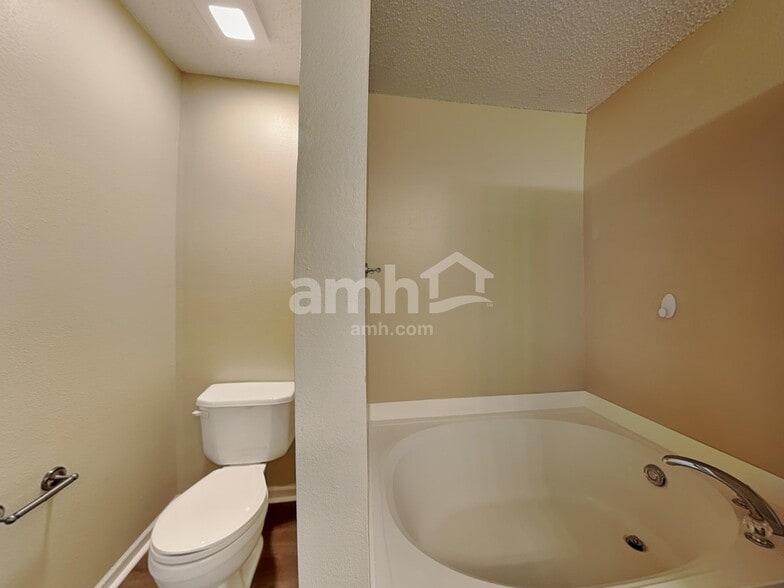 Building Photo - 668 Day Break Dr