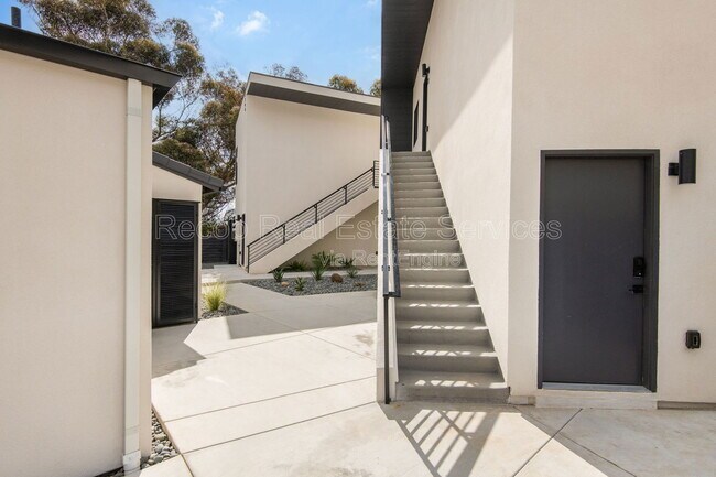 Building Photo - 1710 Hanford Dr