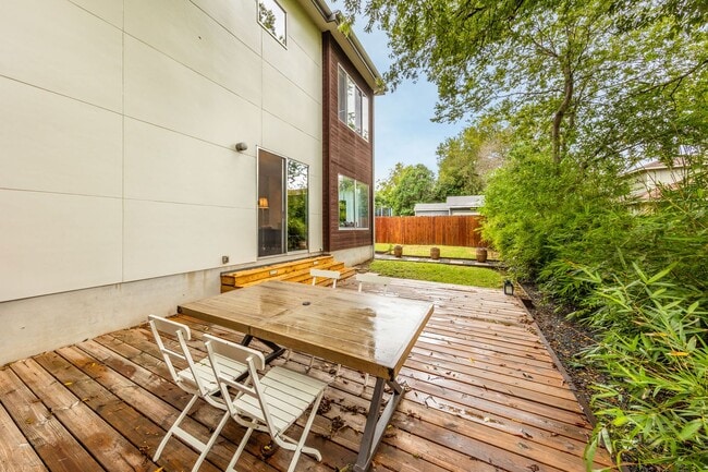 Building Photo - Gorgeous Fully Furnished Home in Brentwood - Short Term Lease  Options Available