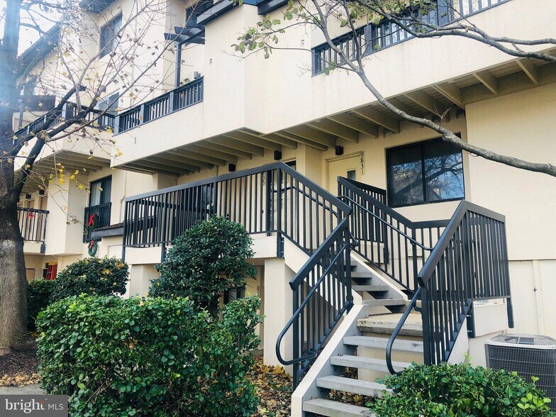 Building Photo - 9837 Hellingly Pl