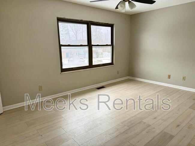 Building Photo - 205 Fairway Gardens Dr