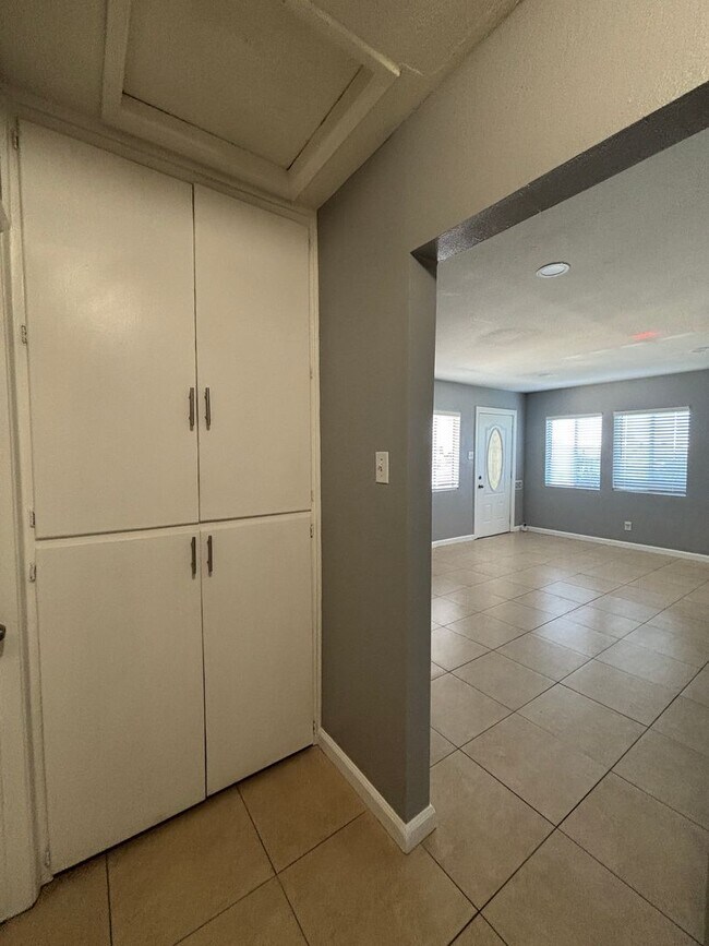 Building Photo - 44303 Beech Ave