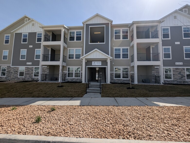 Building Photo - 3993 W Big Horn Dr