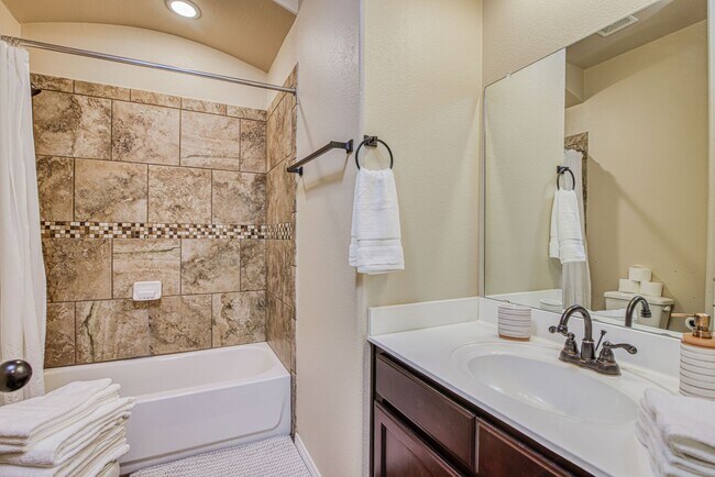 Building Photo - Westside area for Short or Long Term Rental(Completely Furnished) Beautiful 3 bed/2.5 baths