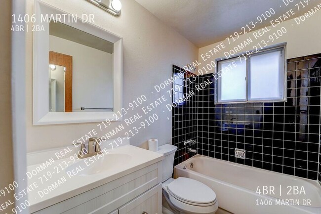 Building Photo - 1406 Martin Dr