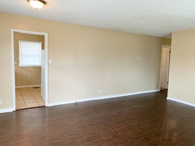 Building Photo - EAST SIDE 3BR RECENTLY UPDATED!