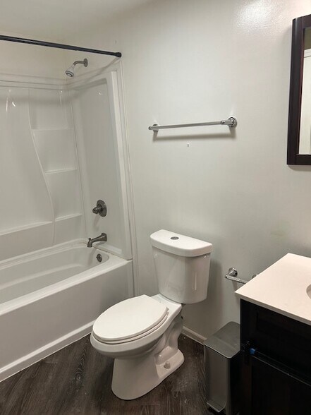 Bathroom - 4921 Dartmouth Dr