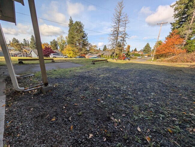 Building Photo - Ianev