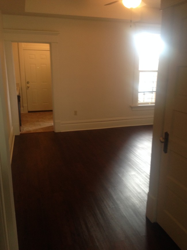 Building Photo - Townhome in the heart of Olde Towne East.