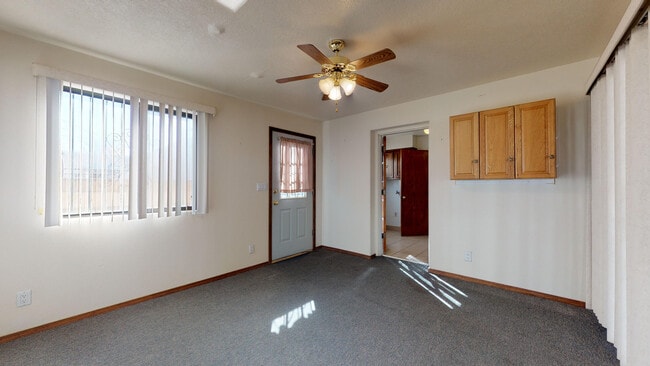 Building Photo - UPTOWN 3/BD 2/BA 1/CP WORKSHOP