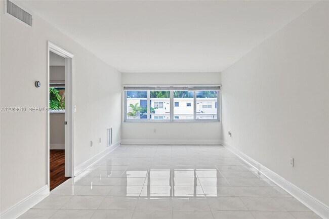 Building Photo - 2690 SW 22nd Ave