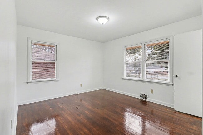 Building Photo - $1,595/month | 3 Bed | 2 Bath | Single-Level Ranch