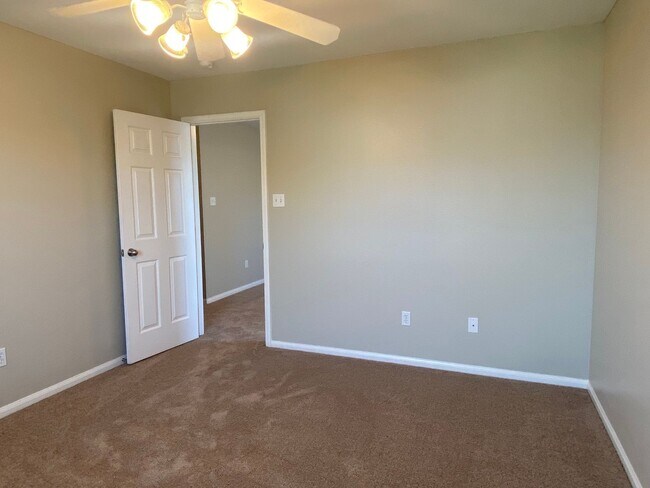 Building Photo - 4 BEDROOM, BELTON ISD