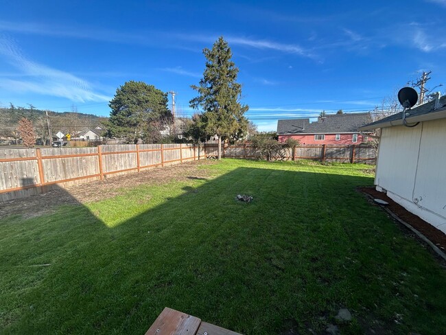 Building Photo - Renovated 3 Bedroom, 2 Bath Home in Newberg