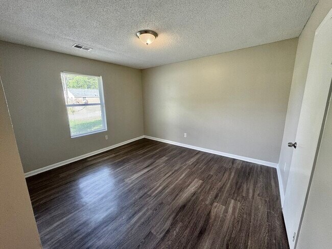 Building Photo - 1730 Swift St