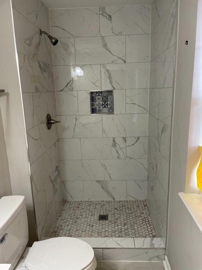 Building Photo - 6201 Easter Ln