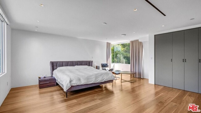 Building Photo - 9400 Readcrest Dr