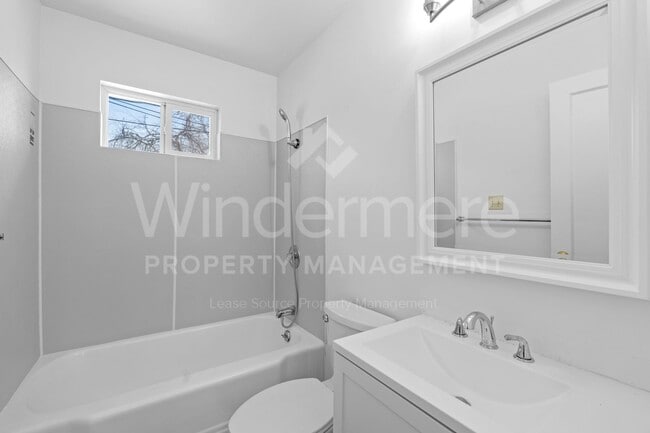 Building Photo - 11321 E Springfield Ave