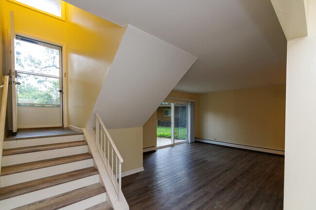 Building Photo - 532 Bemidji Ct
