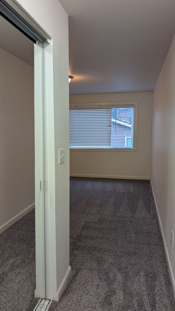 Building Photo - 3 Bedroom Townhome in Shoreline