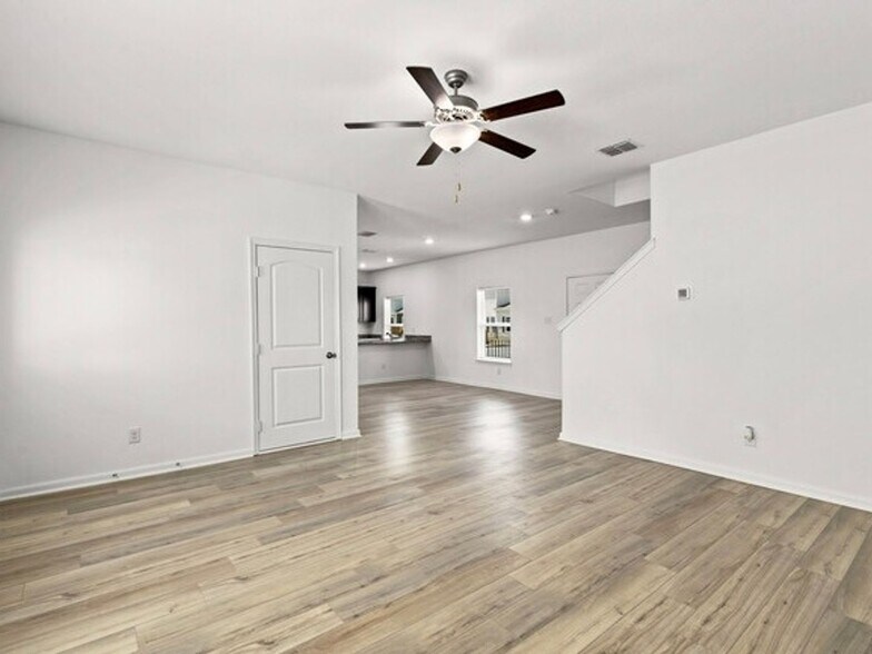Building Photo - 10826 Emerick St
