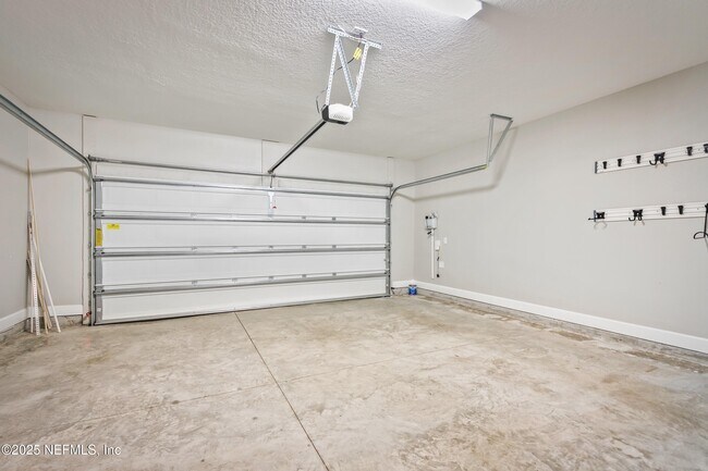 Building Photo - 99 Pondside Ln