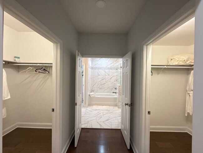 Building Photo - T.R. Lawing Realty Property