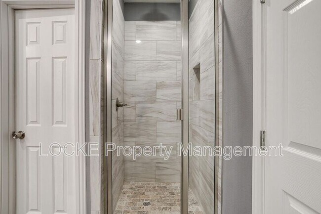 Building Photo - 1117 E Cantey St