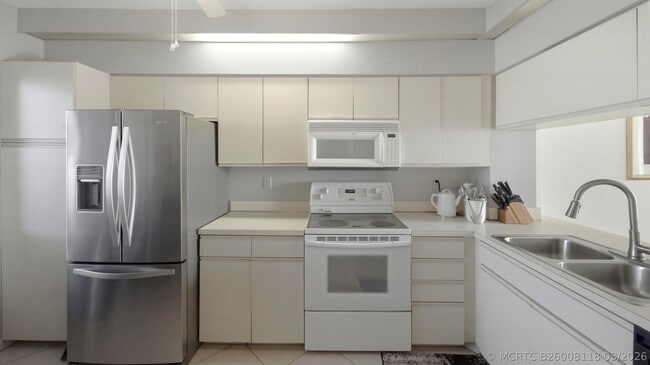Building Photo - 2300 NE 33rd Ave
