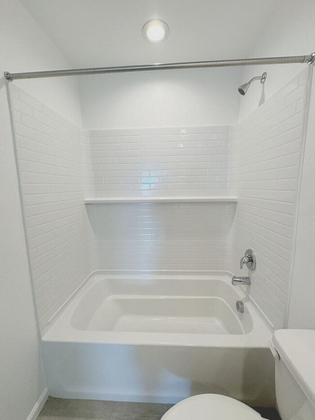 Building Photo - MOVE IN SPECIALS!! 15 DAYS RENT FREE!! New 5-Bedroom Home in Phoenix with Upgrades!