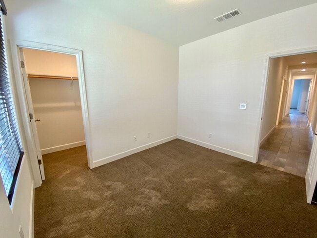 Building Photo - $2,650 Woodside Gated Community 4 Bdrm, So...