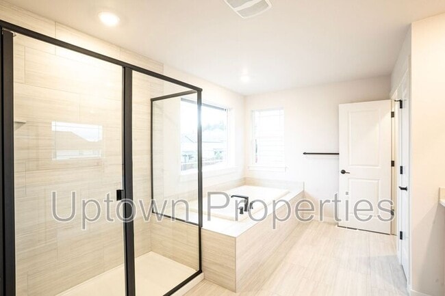 Building Photo - 16959 SW Leaf Ln