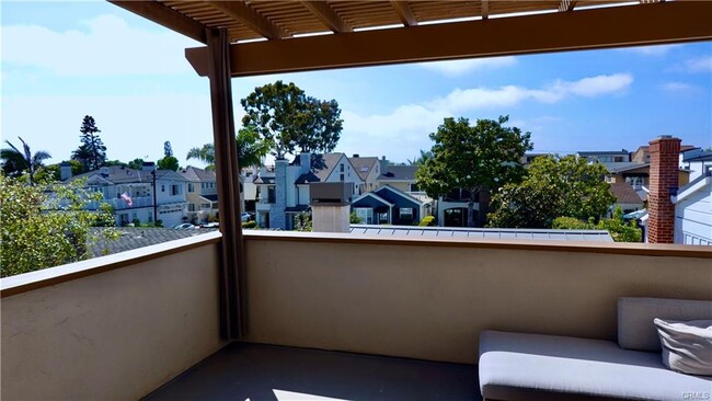 Building Photo - 604 Poinsettia Ave