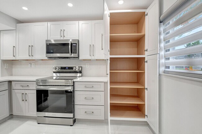 Building Photo - 15378 Lakes of Delray Blvd