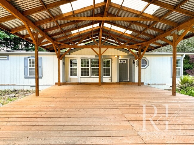 Building Photo - Your Private Getaway In Bremerton