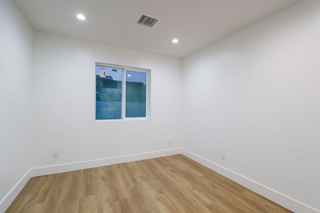 Building Photo - 4647 Pickford St
