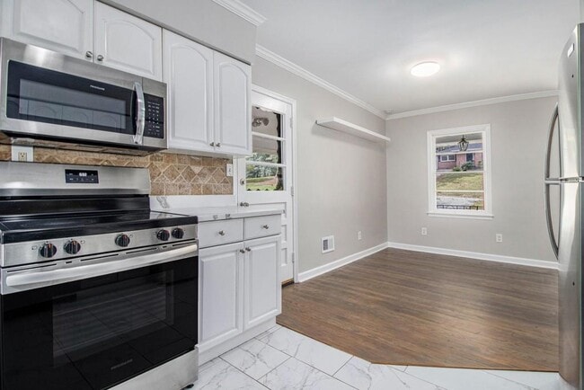 Building Photo - 2550 Graywall St