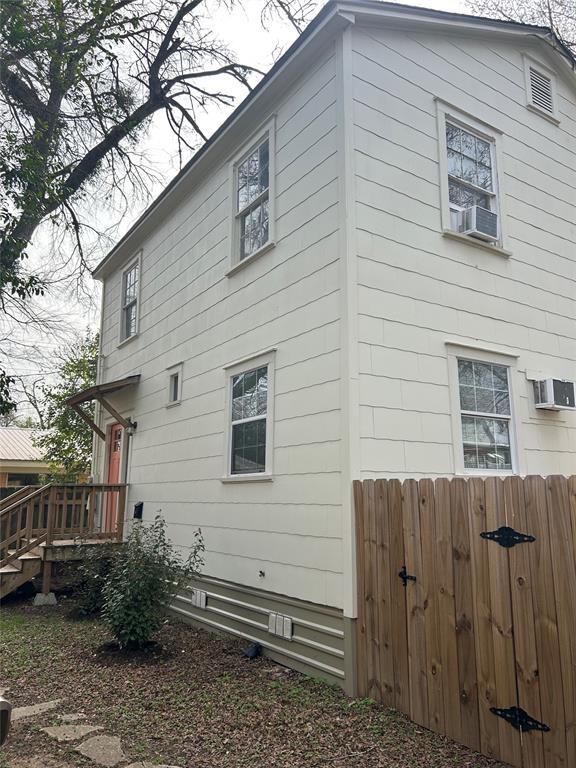 Building Photo - 1604 Water St